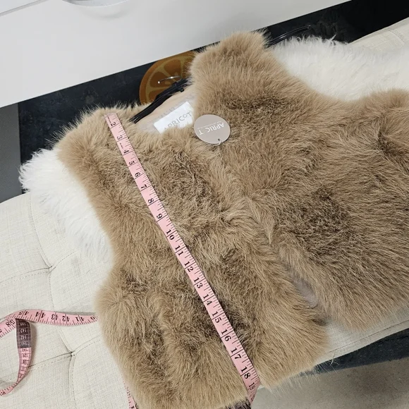 Crop Faux Fur Vest - Picture 3 of 6